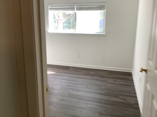 Building Photo - 302 Granville Ct