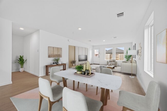 Building Photo - 3025 Fantasy Ter Dr