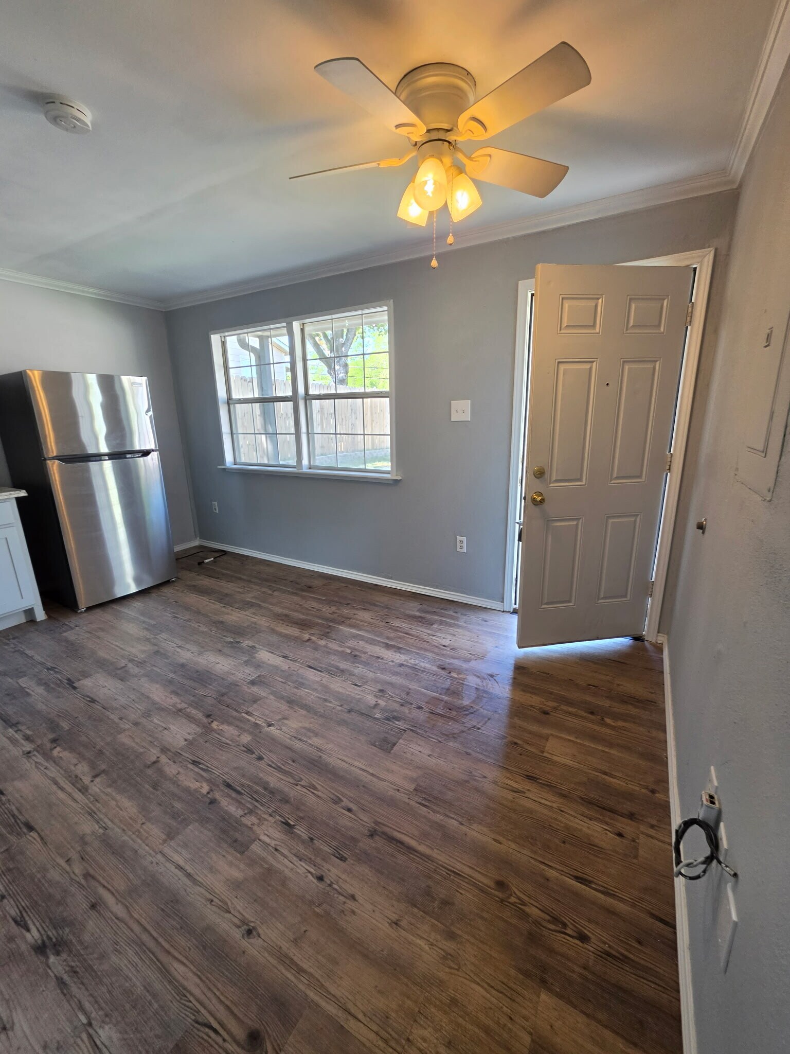 Kitchen/living room - 502 Big Rock St