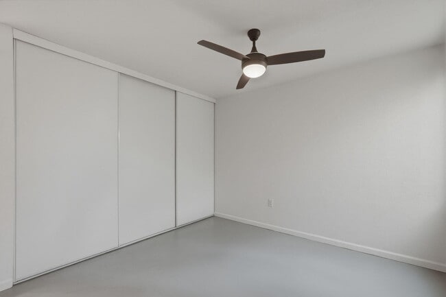 Building Photo - 8055 E Thomas Rd