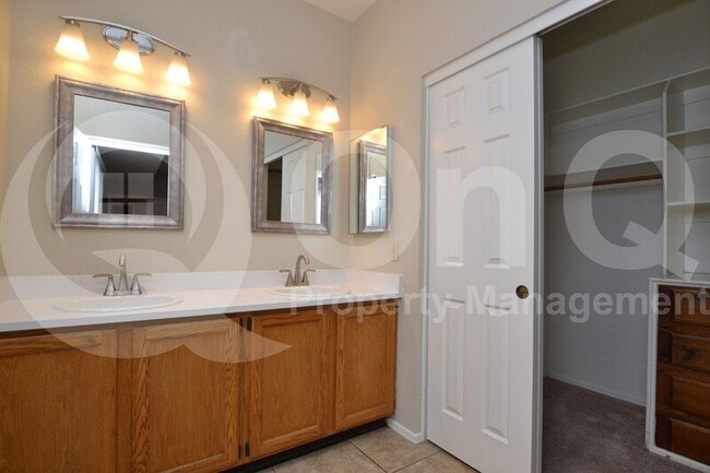 Building Photo - 4671 W Shannon St