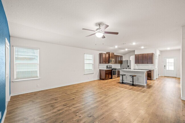 Building Photo - RED BIRD RANCH 3 BED 2 BATH  SINGLE STORY ...