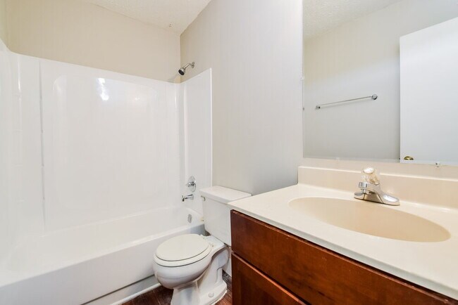 Building Photo - 2464 Hewatt Rd