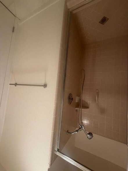 Building Photo - 5302 Cribari Heights