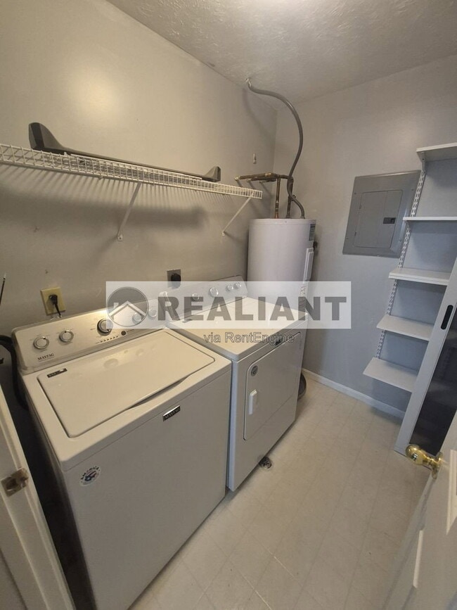 Building Photo - 10136 Carnation Ct