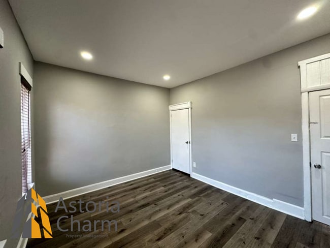 Building Photo - 2 Bedroom Home with Den, Exposed Brick, and Updated Kitchen in Brooklyn Park