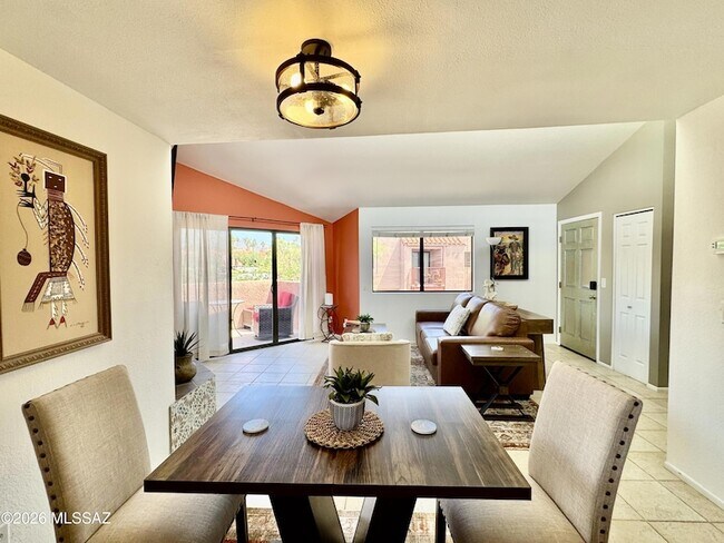 Building Photo - 5051 N Sabino Canyon Rd