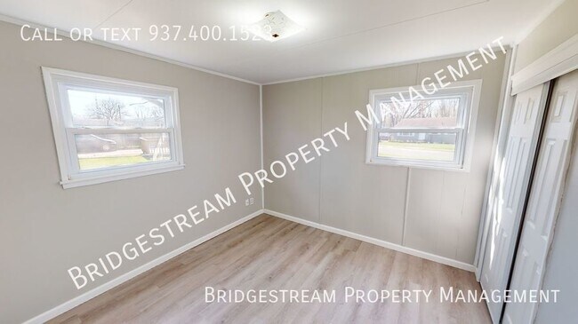 Building Photo - Updated 3 bedroom, 1 bathroom ranch home w...