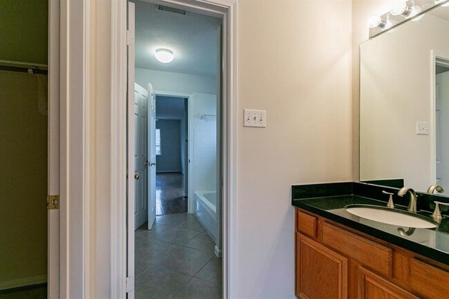 Building Photo - 8315 Mission Estates Dr
