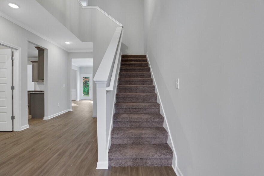 Building Photo - 236 Eva Way NE