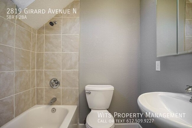 Building Photo - 2819 N Girard Ave