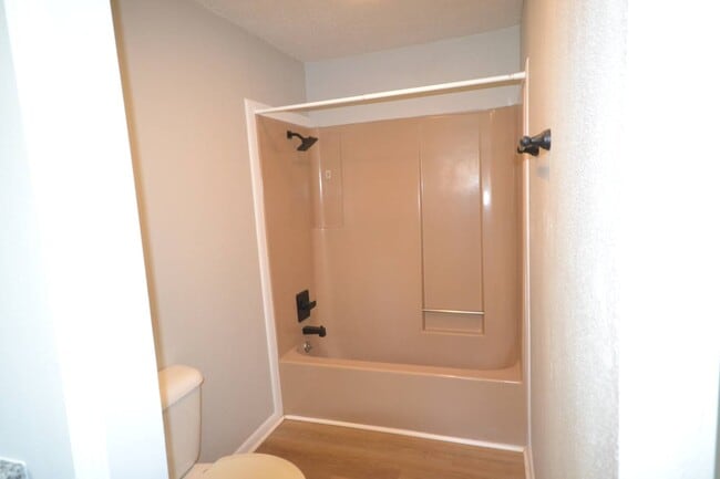 Building Photo - 412 West University