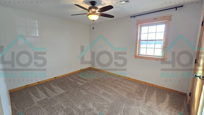 Building Photo - 3 Bedroom in Harrah