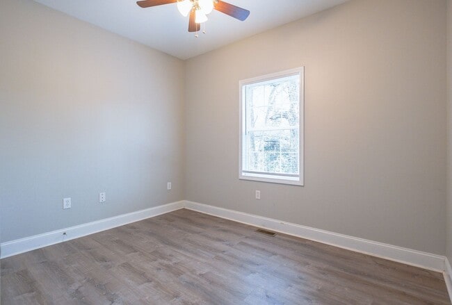 Building Photo - Prime UGA Location! 4BR + Bonus & Private Porch