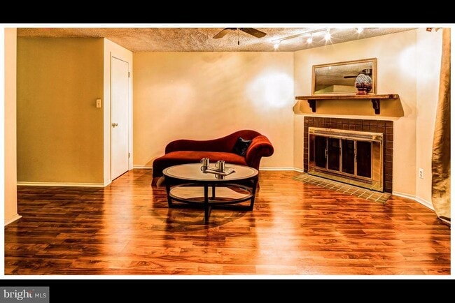 Building Photo - 26 Spring Glen Ct