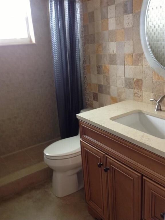 Building Photo - 2325 Garfield St