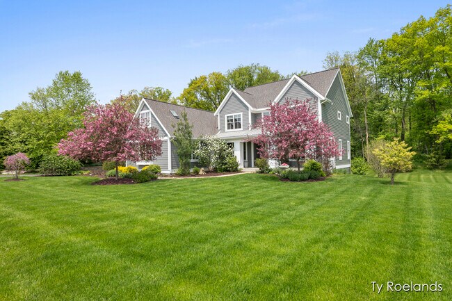 Building Photo - 3757 Lake Birch St NE