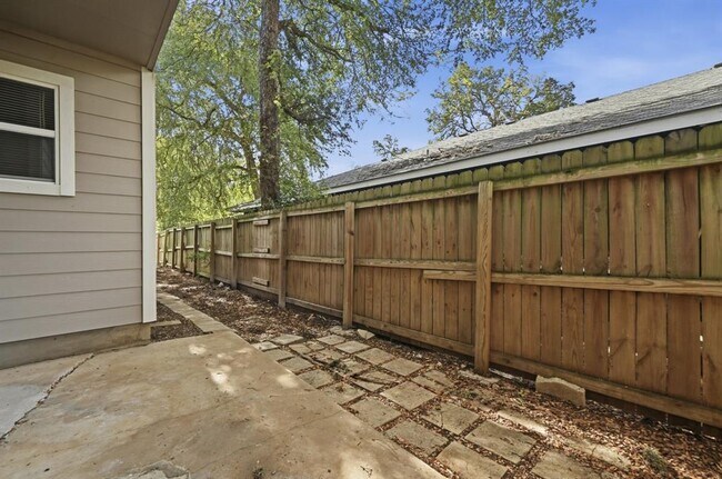Building Photo - 2514 Howellwood Wy
