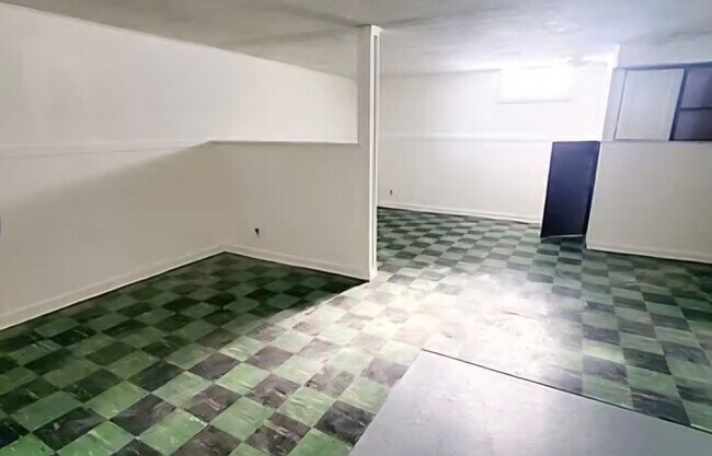 Building Photo - 2333 Dawson Ave NE