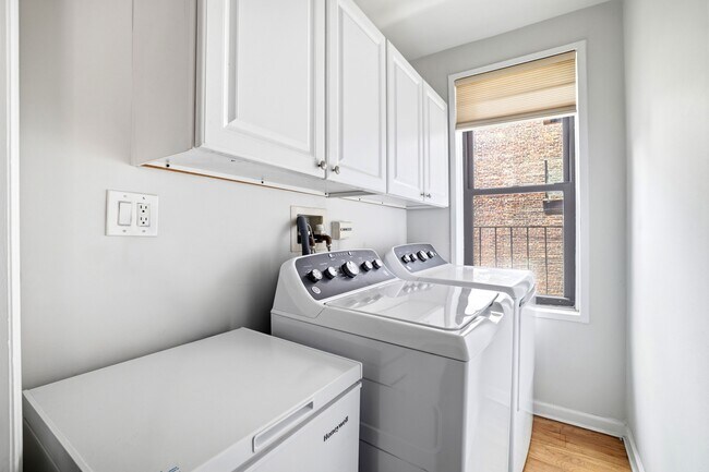 Building Photo - 400 W 58th St
