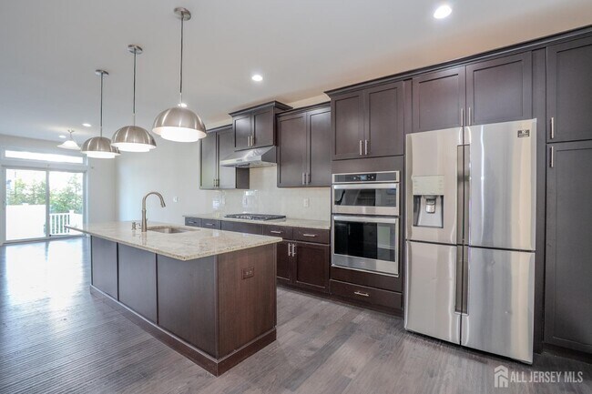 Building Photo - 16 Clover Ln