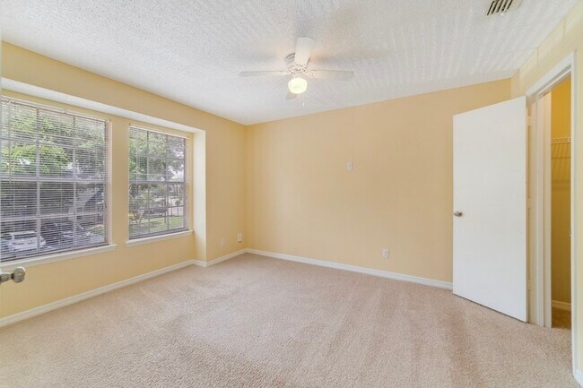 Building Photo - 6052 Westgate Dr
