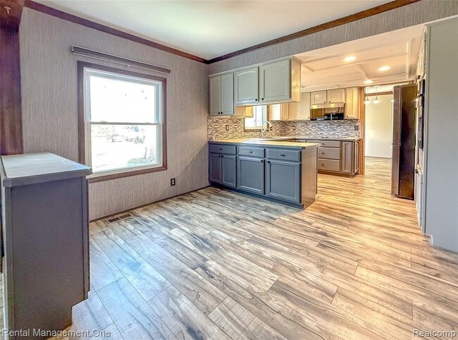 Building Photo - 174 Lange Ave