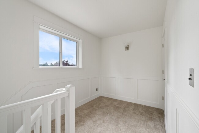 Building Photo - 1121 SE 111th Ave