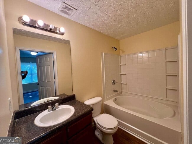 Building Photo - 14103 Fairington Ridge Cir