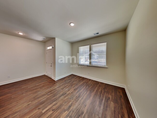 Building Photo - 152 Willow Ln