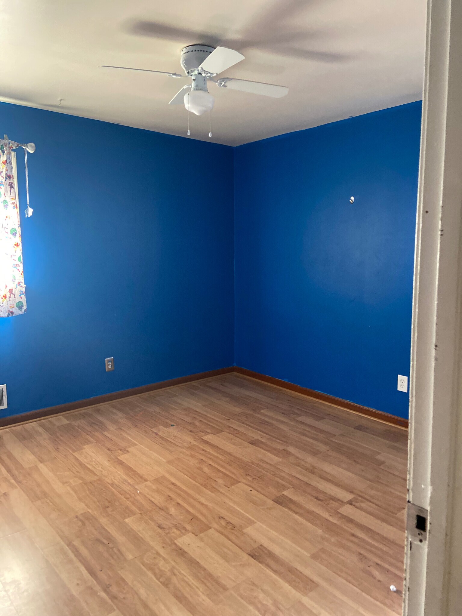 Building Photo - Room in Duplex on Valley Brook Dr