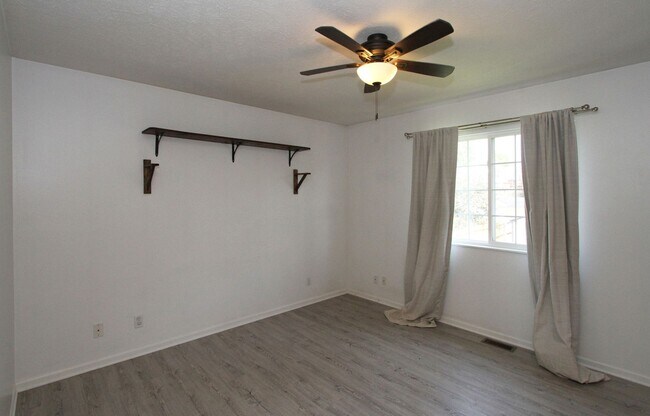 Building Photo - Timber Ridge Split Foyer