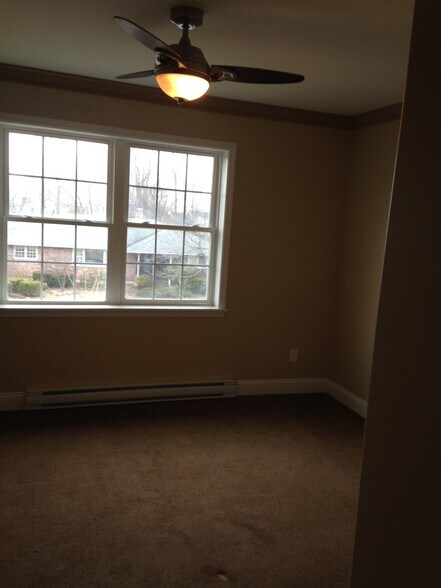 Building Photo - 10 Cogan Ave