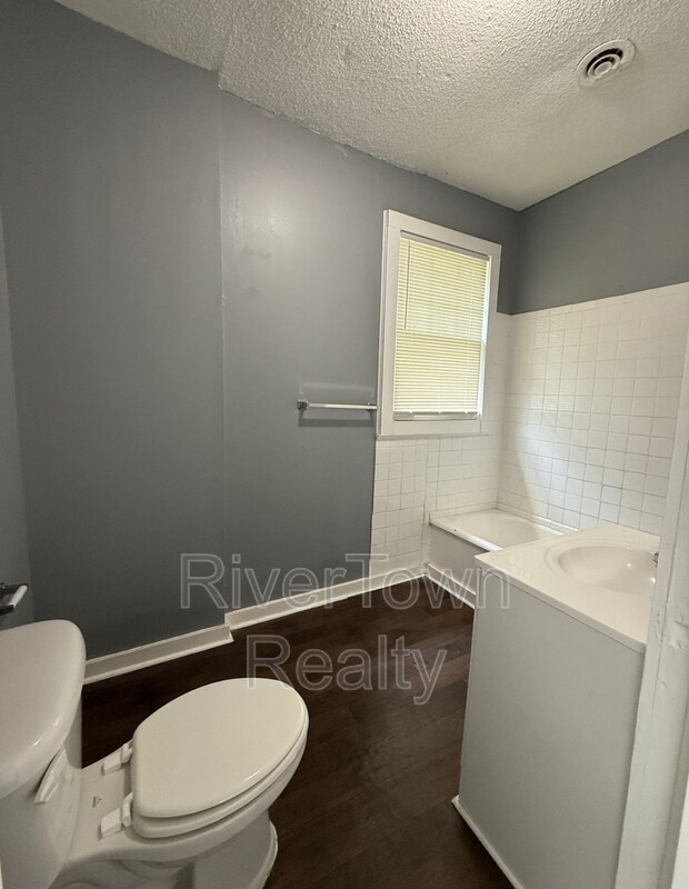 Building Photo - 1027 Stonewall St