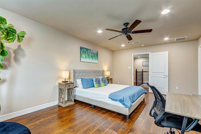 Building Photo - 3807 W Orem Dr