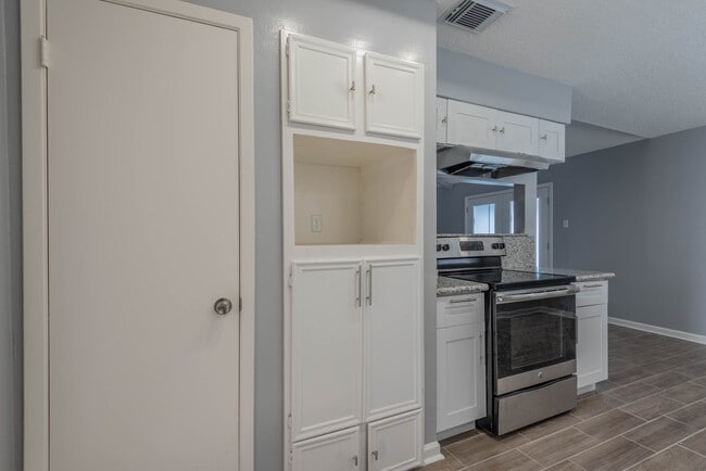 Building Photo - 423 Gentilly Dr