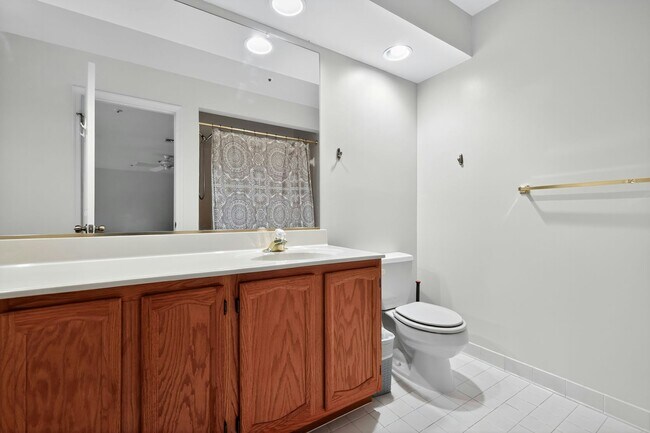 Building Photo - 2711 Summerview Way