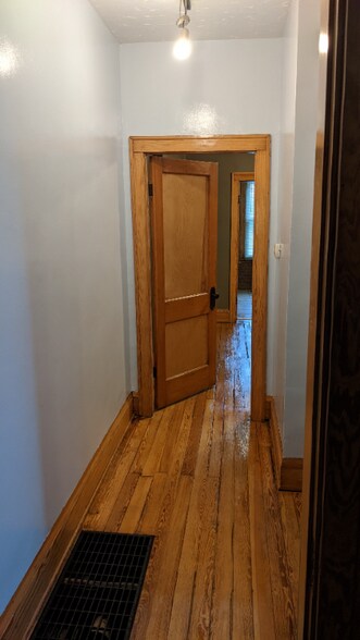 Building Photo - 463 Elsmere St