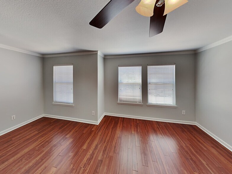 Building Photo - 3421 Highpoint Dr