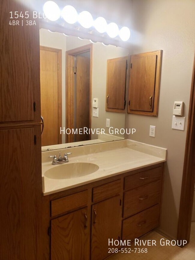 Building Photo - Westside Home for Rent by Homeriver Group