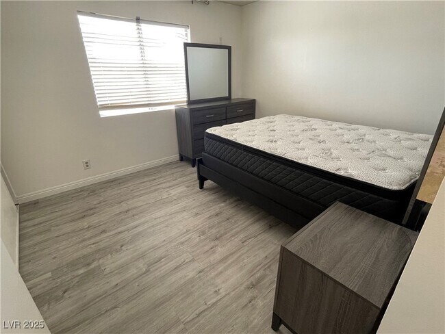 Building Photo - 5005 Celebrity Cir