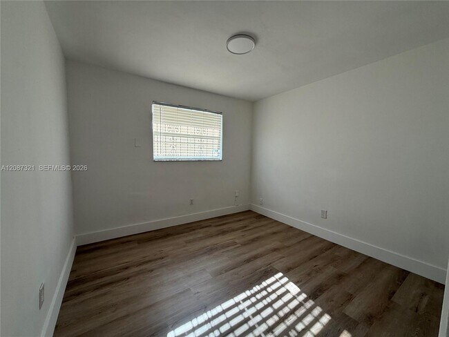 Building Photo - 8860 SW 32nd St