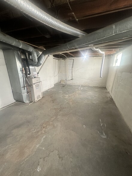 Building Photo - 2057 Catalpa Dr