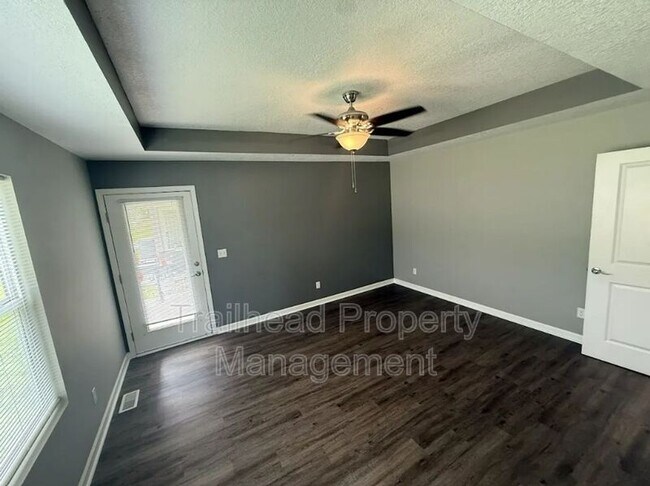 Building Photo - 605 Hillcrest St