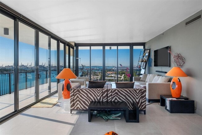 Building Photo - 1000 Venetian Way