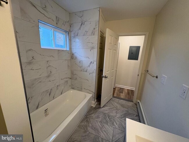 Building Photo - 786 S Main St