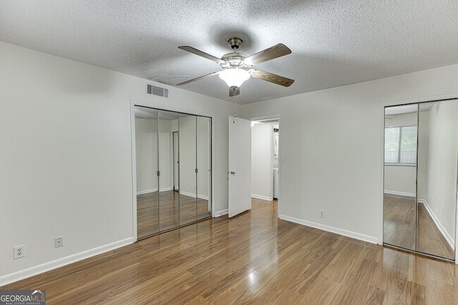 Building Photo - 33 Finch Trail NE