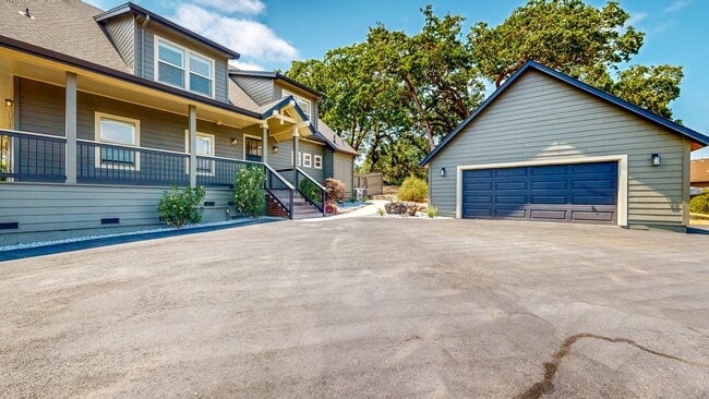 Building Photo - 9901 Old Camp Ln