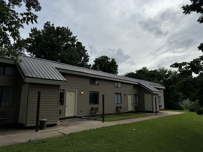 Building Photo - 3700 Squaw Valley Dr SW