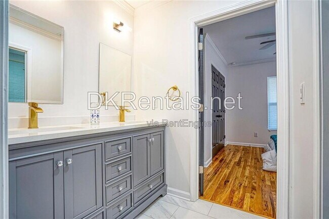 Building Photo - 2230 Beecher Cir SW